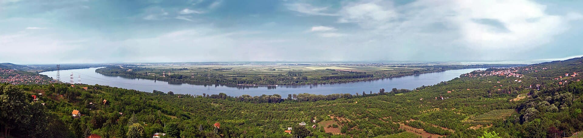 Dunărea și debitul minim din ultimii 30 de ani, chiar azi (Foto: Lošmi / CC BY-SA 3.0, Wikimedia Commons)
