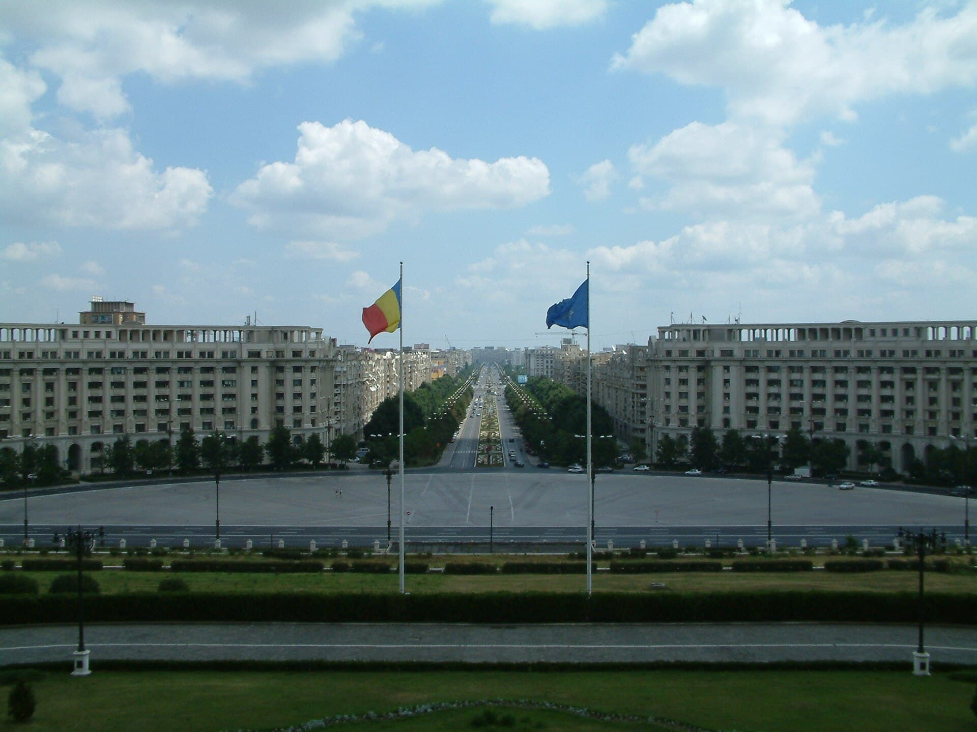 Sinteza zilei, 12 august: Legea ANI ajunge la CCR, iar salariile rămân blocate (Foto: Janderk1968 / CC BY-SA 3.0, Wikimedia Commons)