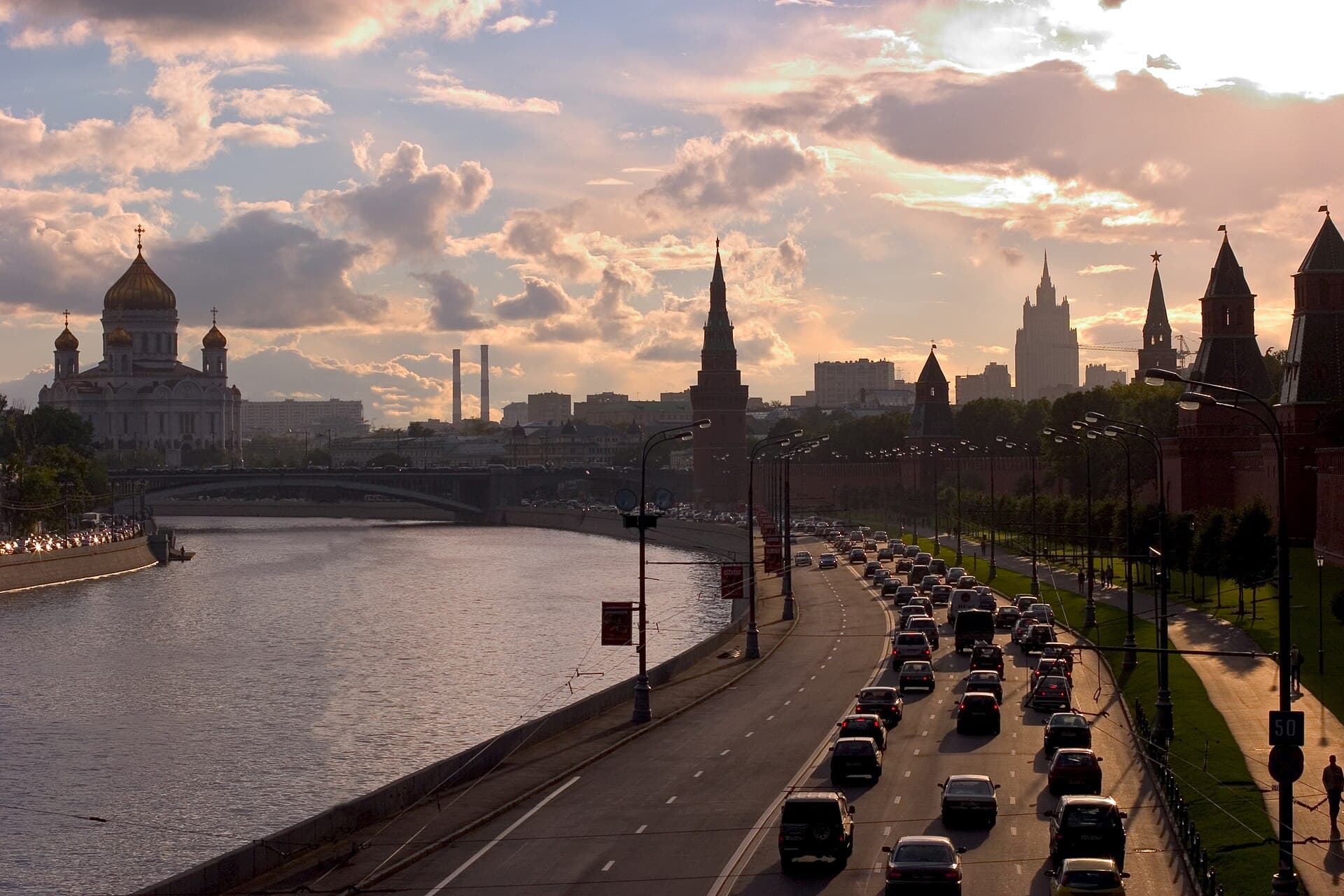 Imagine panoramică a Moscovei, cu râul Moscova, Kremlinul și Catedrala Hristos Mântuitorul. (Foto: Dmitry Azovtsev / CC BY-SA 3.0, Wikimedia Commons)