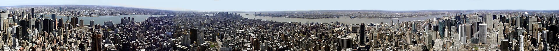 O panoramă a orașului New York, cu skyline-ul și clădirile sale. (Foto: Martin Dürrschnabel ( Martin-D1 of de.wikipedia.org ) / Public domain, Wikimedia Commons)