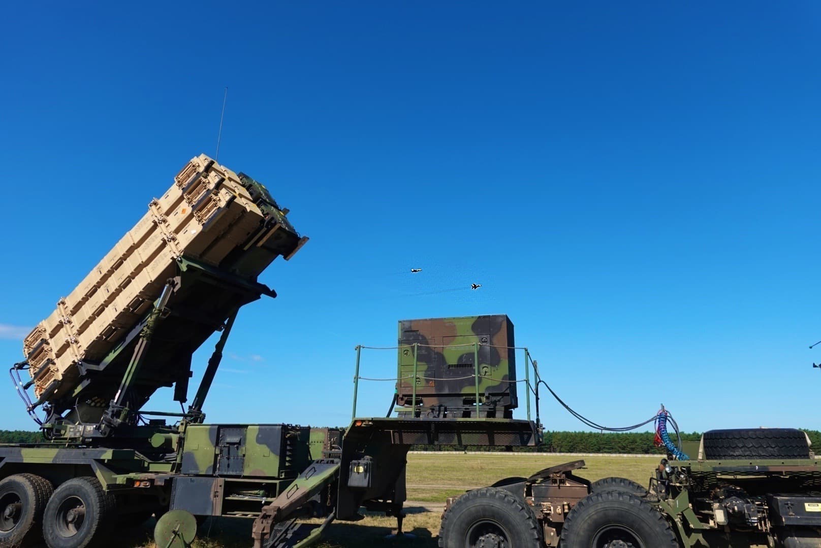 Un lansator de rachete al unui sistem antiaerian Patriot, montat pe un vehicul militar. (Foto: 2nd Lt. Emily Park / Public domain, Wikimedia Commons)