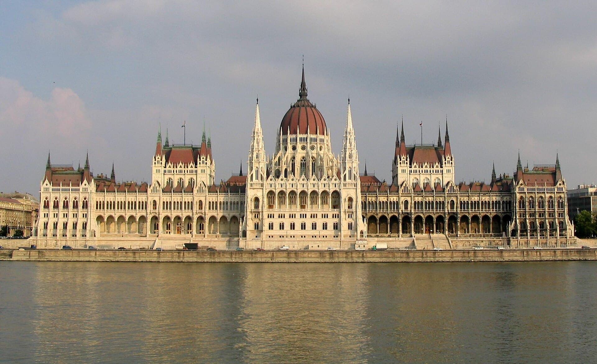 Clădirea Parlamentului Ungariei din Budapesta, sediul legislativului care adoptă amendamente constituționale. (Foto: Dirk Beyer / CC BY-SA 3.0, Wikimedia Commons)