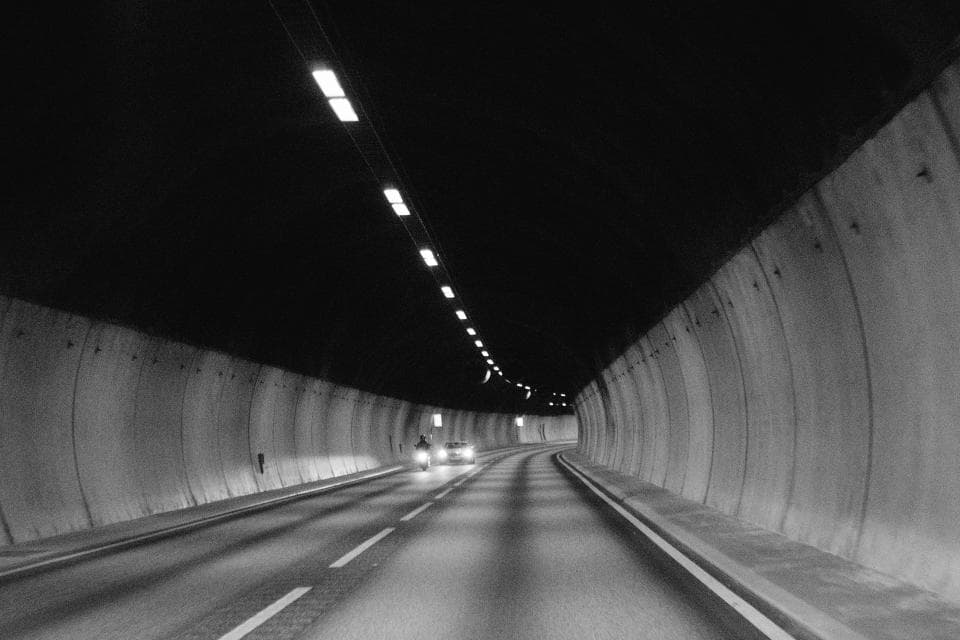 Lucrări la tunelul Boița 1 de pe Autostrada A1 Sibiu–Pitești. (Foto ilustrativă: Jay Mantri / CC0 1.0, Openverse)