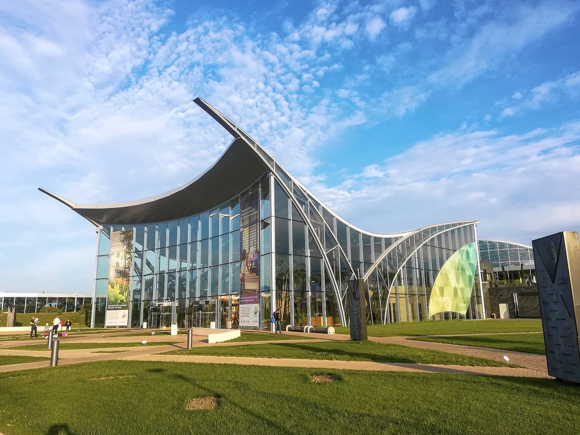 Complexul Therme București, destinație de relaxare și agrement. (Foto: Daniele Napolitano / CC BY-SA 4.0, Wikimedia Commons)