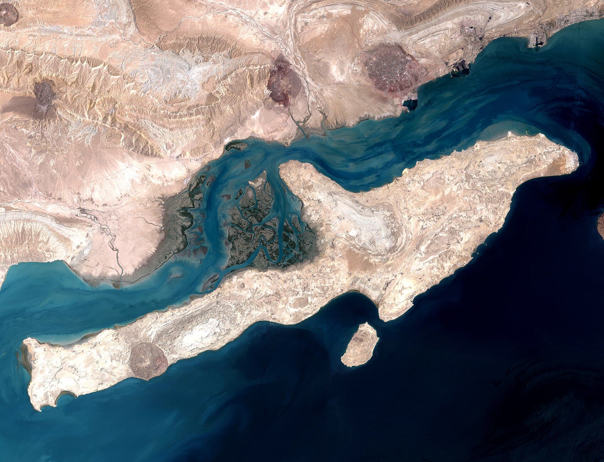 Sinteza zilei, 29 iulie: tensiuni în Golf și noi scumpiri la carburanți (Foto: NASA image using data provided courtesy of the University of Maryland’s Global L / Public domain, Wikimedia Commons)