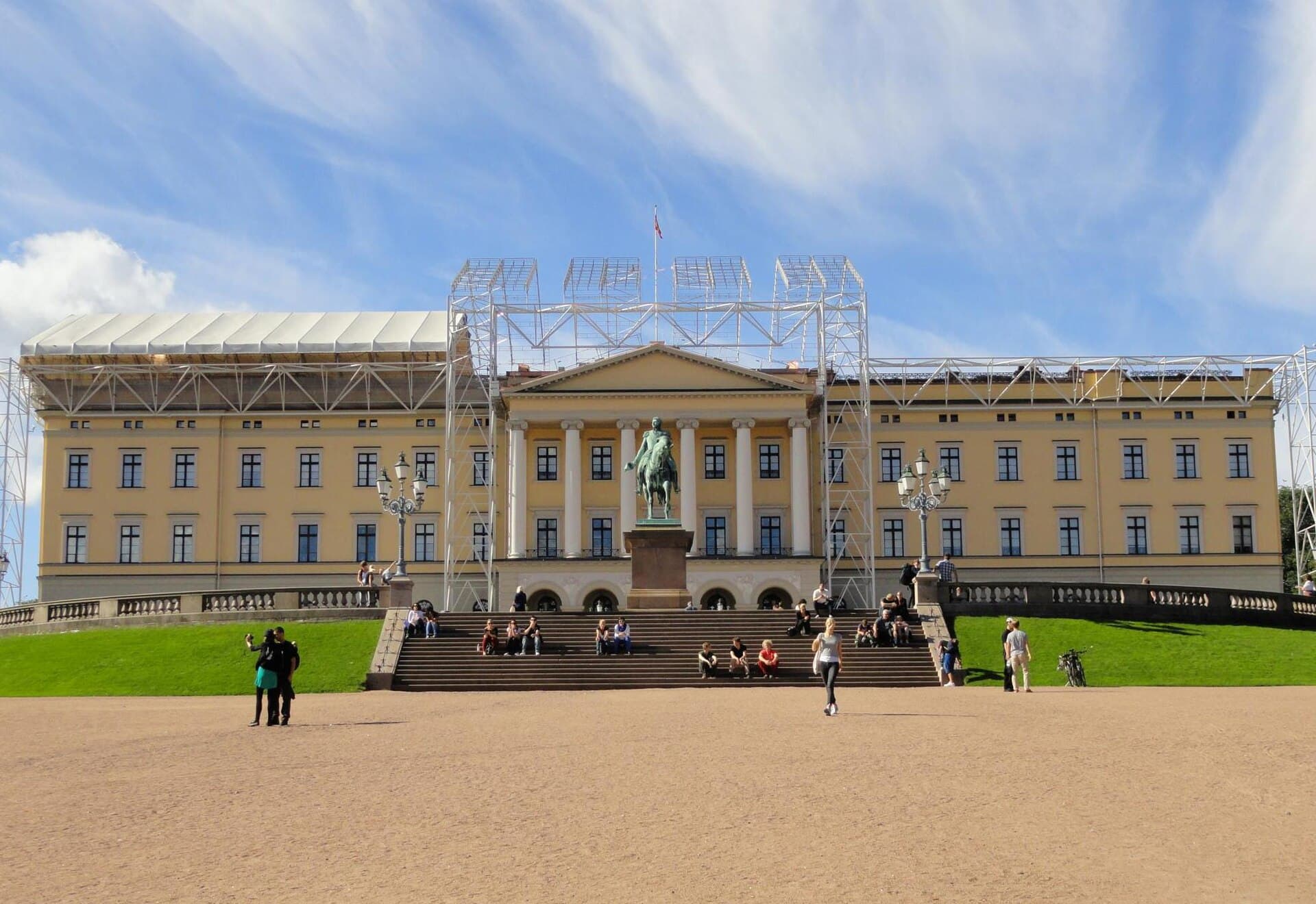 Palatul Regal din Oslo, reședința monarhiei norvegiene (Foto: Nanobud4 / CC BY-SA 3.0, Wikimedia Commons)