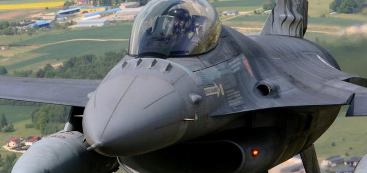 HOTNEWS.RO: Primii piloţi ucraineni au venit să se antreneze pe F-16 în România, potrivit unui oficial de la Kiev - HotNews.ro