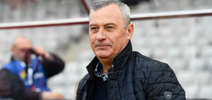 HOTNEWS.RO: SuperLiga: CFR Cluj, învinsă acasă de UTA lui Mircea Rednic - Fanii îi cer demisia lui Dan Petrescu - HotNews.ro