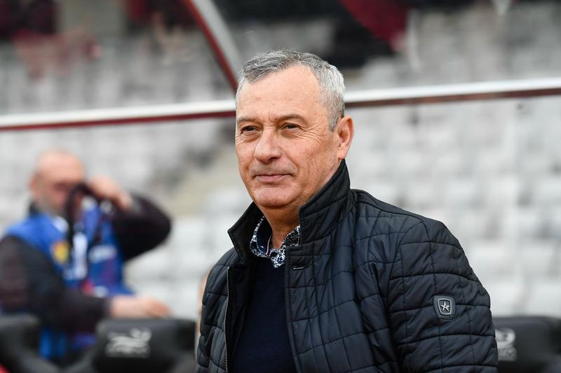 HOTNEWS.RO: SuperLiga: CFR Cluj, învinsă acasă de UTA lui Mircea Rednic - Fanii îi cer demisia lui Dan Petrescu - HotNews.ro