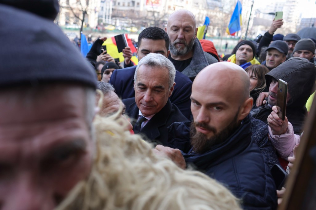 HOTNEWS.RO: Dosar penal deschis de Poliție, după ce un bărbat a amenințat judecătoarea Curții de Apel București care judecă contestația lui Călin Georgescu împotriva anulării alegerilor