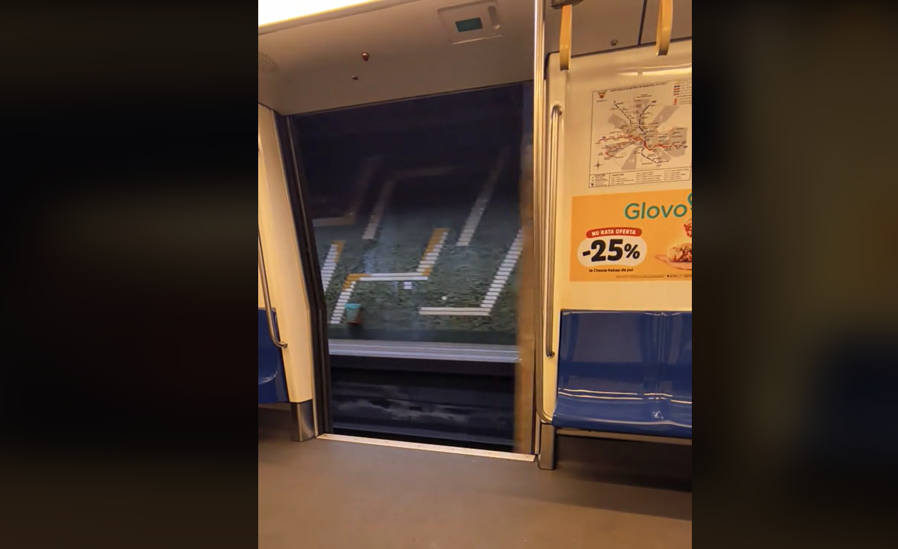 HOTNEWS.RO: Mecanicul metroului care a circulat cu ușile deschise este cercetat disciplinar. Precizările Metrorex / Cum trebuie să procedeze călătorii în astfel de cazuri