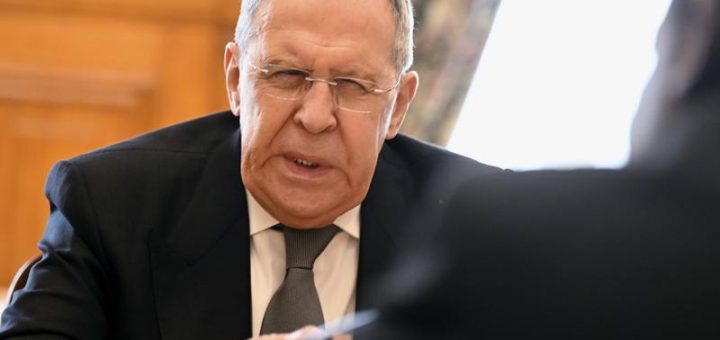 HOTNEWS.RO: Serghei Lavrov, despre decizia judecătorilor CCR de anulare a alegerilor prezidențiale din România: „Au dat un salut militar”