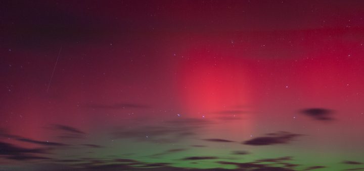 HOTNEWS.RO: FOTO Aurora boreală a făcut din nou spectacol pe cerul din România. Imagini uluitoare cu luminile nordului