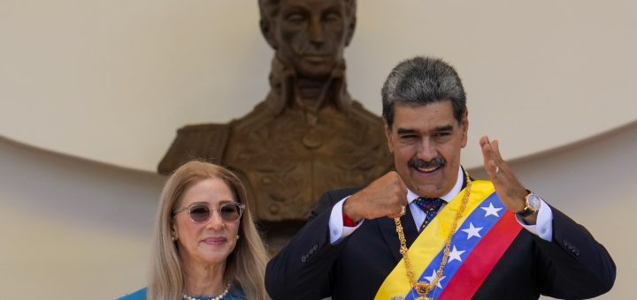 HOTNEWS.RO: SUA anunţă o recompensă de 25 de milioane de dolari pentru arestarea preşedintelui Maduro din Venezuela, chiar în ziua învestirii sale controversate pentru al treilea mandat