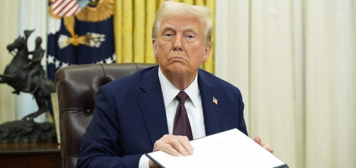 HOTNEWS.RO: VIDEO „Totul va fi dezvăluit”. Trump a semnat decretul prin care ordonă desecretizarea dosarelor celor trei asasinate care au zguduit America